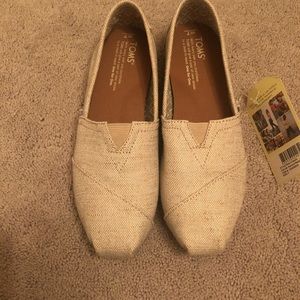 Toms size 7 NWT